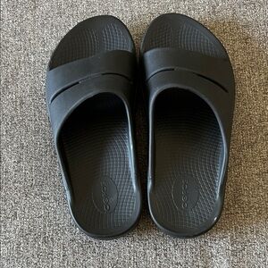 OOFOS Black Comfort Slides- Womens 11/ Mens 8